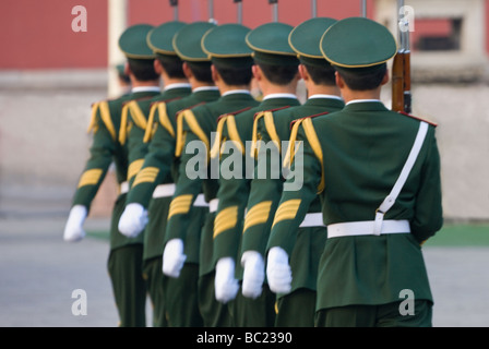 PLA-Soldaten marschieren in Tian An Men Square Peking China Stockfoto