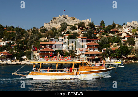 Burg in Kale, Simena. Yacht-Tour zur antiken lykischen Ruinen in Kekova.  Ägäis, türkischen Mittelmeerküste. Stockfoto