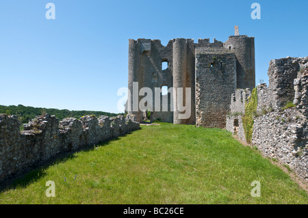 Ruiniert Schloss / Burg mit Blick auf Winkel-Sur-l'Anglin, Vienne, Frankreich. Stockfoto