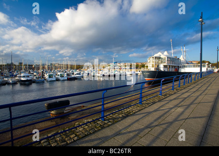 England Tyne tragen The Earl of Zetland, schwimmenden Restaurant im Albert Edward Dock an der königlichen Quays Marina in North Shields Stockfoto