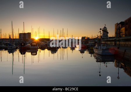 Dawn Sonnenaufgang über Sutton Harbour auf Plymouth alte Barbican Devon UK Stockfoto