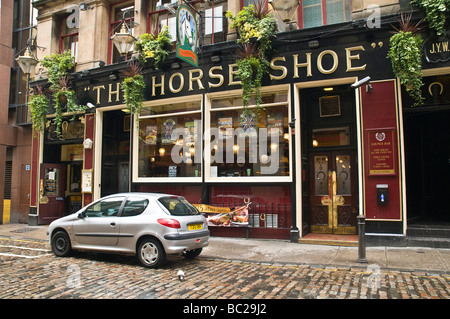 Dh die Horse Shoe Bar Drury Lane traditionelle Glasgow Glasgow Public House gepflasterten Straße Pub vor Großbritannien Schottland Stockfoto