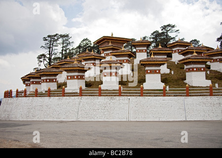 108 Chorten am Dochu la Pass von Thimphu, Punakha. Bhutan-Asien. Horizontale view.91477 Bhutan-Dochula Stockfoto