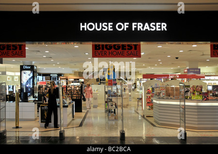 Shopping mall Eingang House of Fraser Department Store retail business Shop Mitarbeiter verkauf Einkaufen & shopper Thurrock Lakeside Shopping Centre in Essex UK Stockfoto