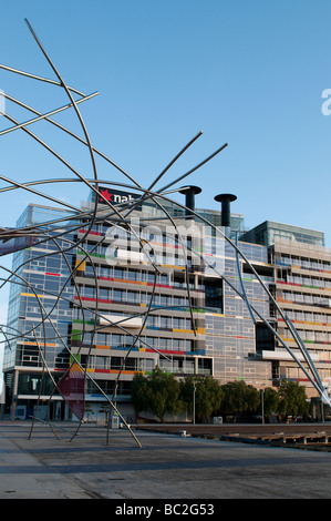 Moderne Skulptur und Architektur, Victoria Harbour, Docklands, Melbourne, Victoria, Australien Stockfoto