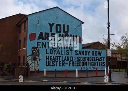 UDA UFF Loyalist Wandbild und Union Jack Flagge, Süd-Belfast, Nordirland, Vereinigtes Königreich Stockfoto