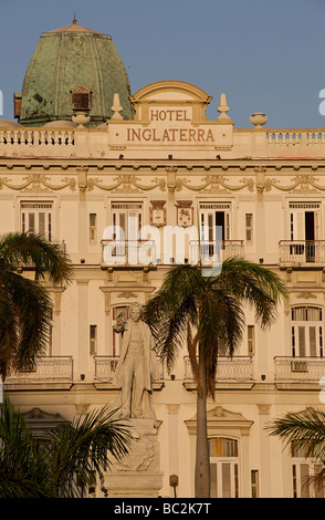 Statue von Jose Marti vor dem Hotel Inglaterra, Havanna, Kuba Stockfoto