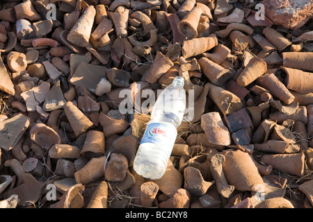 Wasserträger alt und neu in der östlichen Wüste von Ägypten, Nordafrika Stockfoto