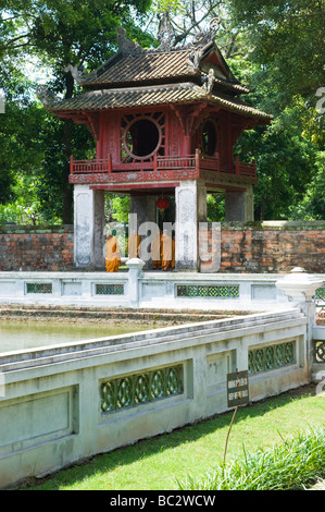 Aus den Gärten der Tempel der Literatur Van Mieu in Hanoi Vietnam Stockfoto