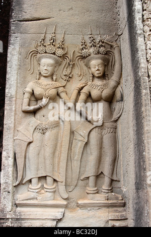 [Basrelief] von 2 Devatas, [Angkor Wat] Tempelruinen, Kambodscha Stockfoto