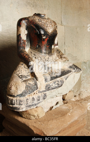Kopflose Buddhastatue, [Angkor Wat] Tempelruinen, Kambodscha Stockfoto