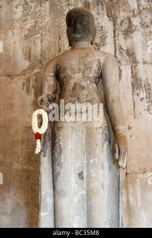 Großer Stein Buddha-Statue, Tempel [Angkor Wat], Kambodscha Stockfoto