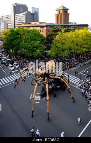 Yokohama (Japan): Street-Theatergruppe namens "La Machine" (2009/04/19) Stockfoto