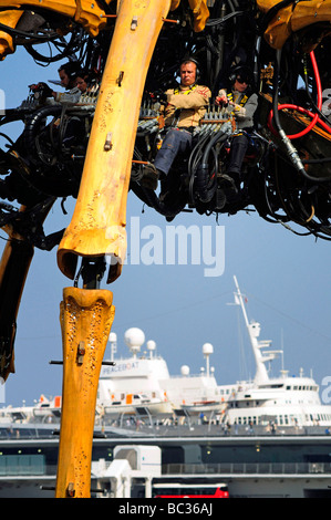 Yokohama (Japan): Street-Theatergruppe namens "La Machine" (2009/04/19) Stockfoto