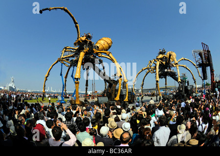 Yokohama (Japan): Street-Theatergruppe namens "La Machine" (2009/04/19) Stockfoto