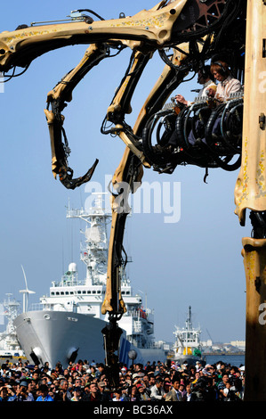 Yokohama (Japan): Street-Theatergruppe namens "La Machine" (2009/04/19) Stockfoto