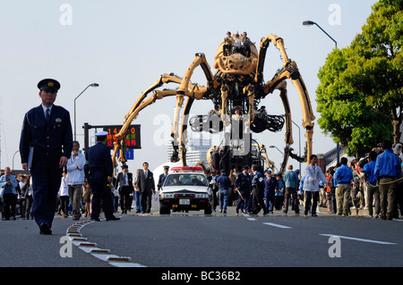 Yokohama (Japan): Street-Theatergruppe namens "La Machine" (2009/04/19) Stockfoto