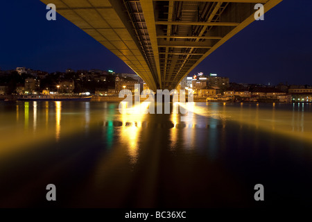 Unter der Brücke, Belgrad, Fluss Sava, Serbien Stockfoto