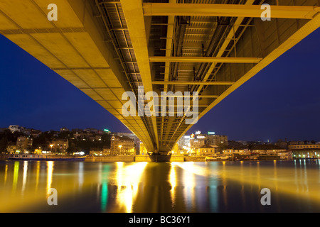 Unter der Brücke, Belgrad, Fluss Sava, Serbien Stockfoto