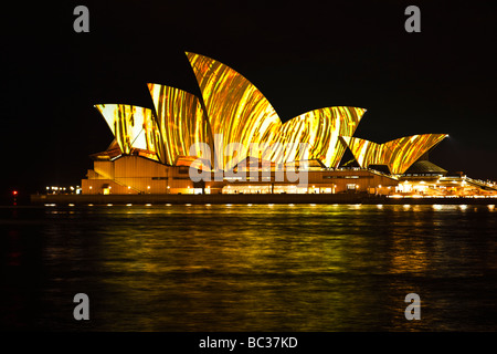 Das Opernhaus Segel Leuchten bei Vivid Sydney Stockfoto