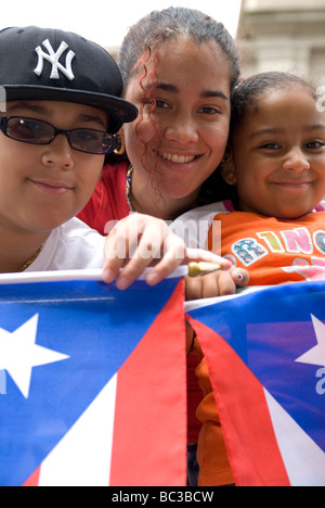 Jährliche Puerto Rican Day Parade.  5th Avenue, Manhattan, New York City. Eine bunte und spannende Feier. Stockfoto