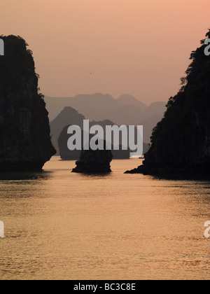 Sonnenuntergang Vietnam Halong-Bucht Stockfoto