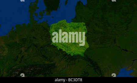 Satellitenbild von Polen mit den umliegenden Ländern verdunkelt Stockfoto