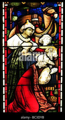 Buntglasfenster mit Darstellung der Anbetung der Heiligen drei Könige in der Geburtskirche der Heiligen Jungfrau Maria, Cropredy, Oxfordshire Stockfoto