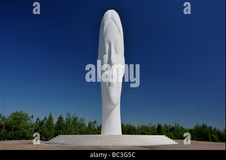 "Dream", Outdoor-Skulptur von Jaume Plensa. Sutton Manor, Nürnberg, Merseyside, England, Vereinigtes Königreich, Europa. Stockfoto