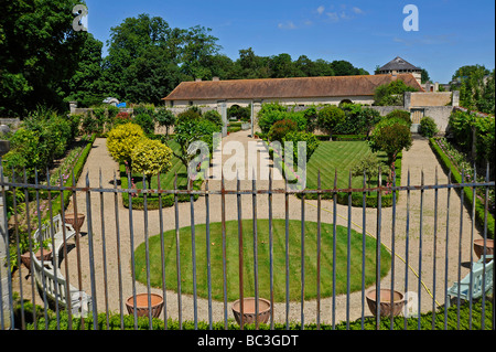 Alte verzierte Garten in St-Loup-Frankreich Stockfoto