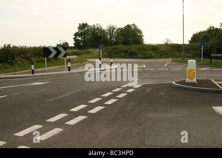 Straßenkreuzung gehen nirgendwo, bereit für einen Pass gebaut werden? Stockfoto