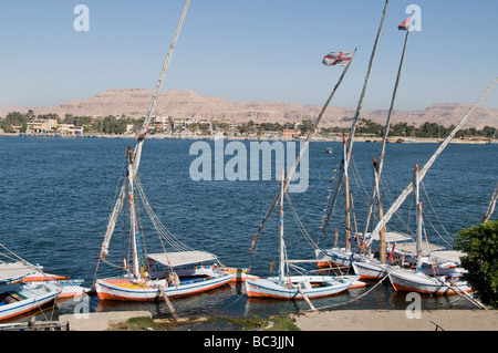 Luxor-Theben-Nil Ägypten Feluke Segelboot Kreuzfahrt Stockfoto