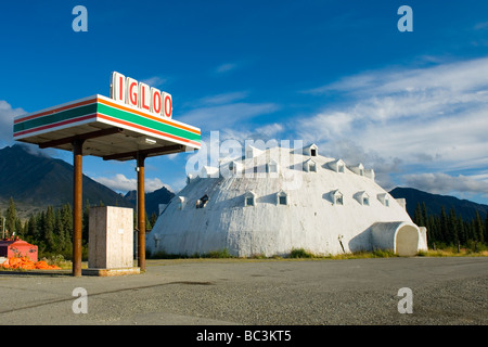 Iglu-Dorf-Tankstelle-Alaska Stockfoto