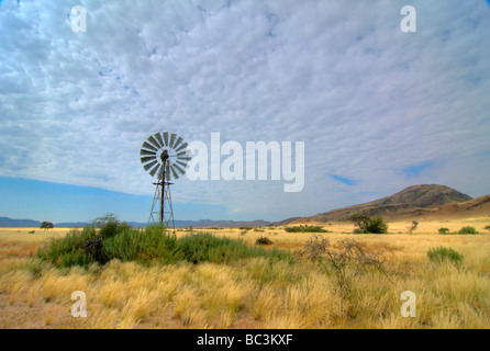 Windmühle in die Namib Naukluft Wüste von Namibia Stockfoto