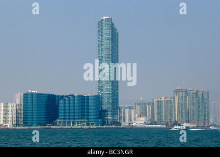 Hong Kong, das Harbourfront-Wahrzeichen und das Harbour Plaza Hotel in Kowloon Stockfoto