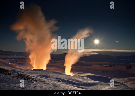 Winter Sonnenuntergang Wth Dampf steigt aus Bohrungen bei Nesjavellir Geothermie-Kraftwerk, Island Stockfoto