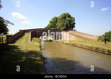 Umsatz-Brücke am Grand Union Canal in der Nähe von Braunston Northamptonshire Stockfoto