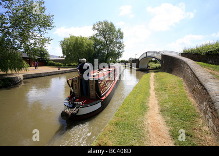 Narrowboat arbeiten an der Kreuzung der Grand Union und Oxford Kanäle Stockfoto