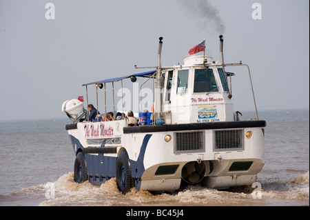 Wiley Wash Monster eine amphibische Handwerk ins Meer bei Hunstanton in Norfolk, England Stockfoto