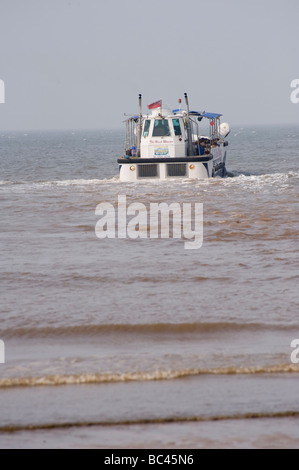 Wiley Wash Monster eine amphibische Handwerk ins Meer bei Hunstanton in Norfolk, England Stockfoto