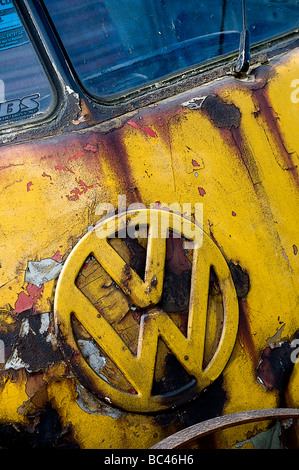 Abzeichen Sie auf der Vorderseite des Volkswagen Wohnmobil Stockfoto