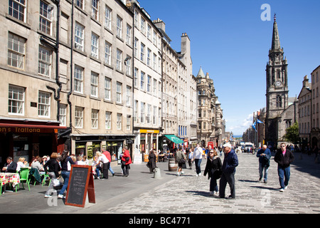 Straßencafés an der Royal Mile, Edinburgh, Schottland Stockfoto