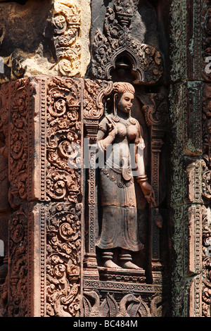 'Banteay Srei' Tempel Ruinen, geschnitzte Frauenfigur, Angkor, Kambodscha Stockfoto