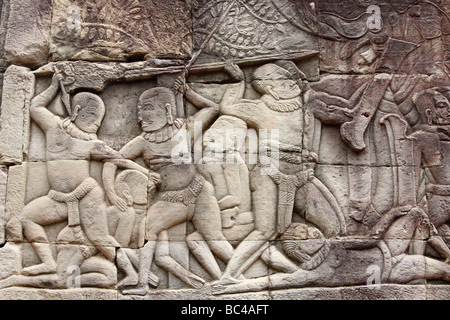 [Basrelief] Darstellung Khmer Kampfszene, Bayon Tempelruinen [Angkor Thom], Kambodscha Stockfoto