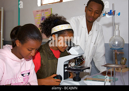 Studierende Wissenschaft in Addis Abeba in Äthiopien am Horn von Afrika Stockfoto