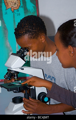 Studierende Wissenschaft in Addis Abeba in Äthiopien am Horn von Afrika Stockfoto