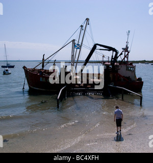 Junge und alte Schiff - Leigh on Sea, Essex Stockfoto