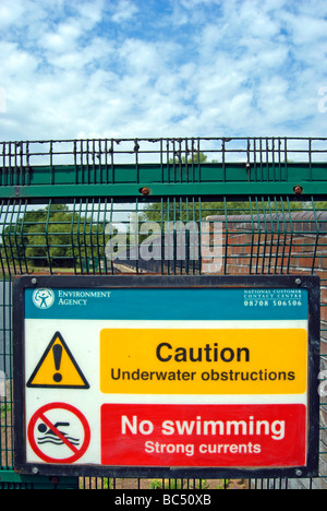 britische Umwelt Agentur Warnzeichen an Osterley Schleuse auf der grand Union canal, West London, england Stockfoto