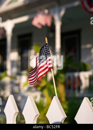 Flagge der Vereinigten Staaten auf ein Lattenzaun Stockfoto