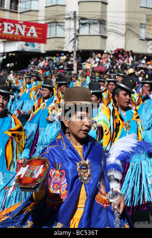 Cholitas tanzen die Morenada Gran Poder Festival, La Paz, Bolivien Stockfoto